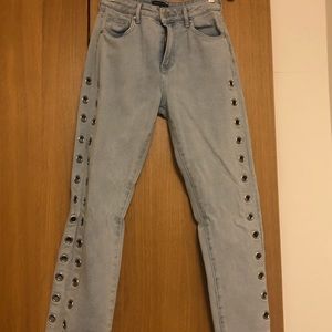 Grommet side boyfriend jeans